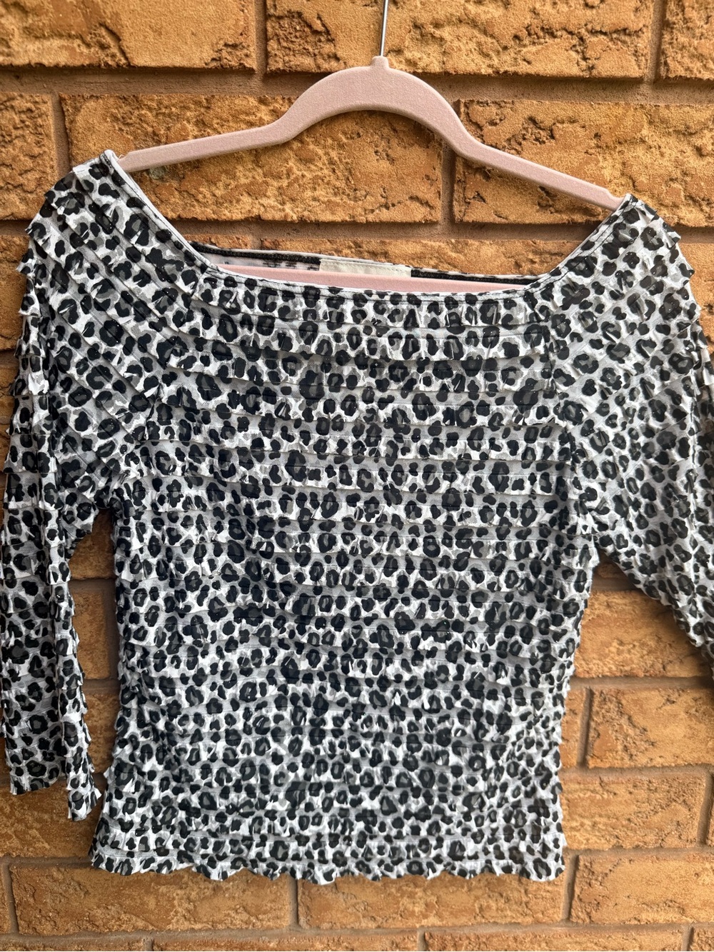 4/$25 • Zoe Boat Neck Ruched Leopard Print Fitted Shirt - Picture 4 of 5
